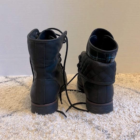 Black Womens Size 7 lace up Boots - Picture 3 of 5
